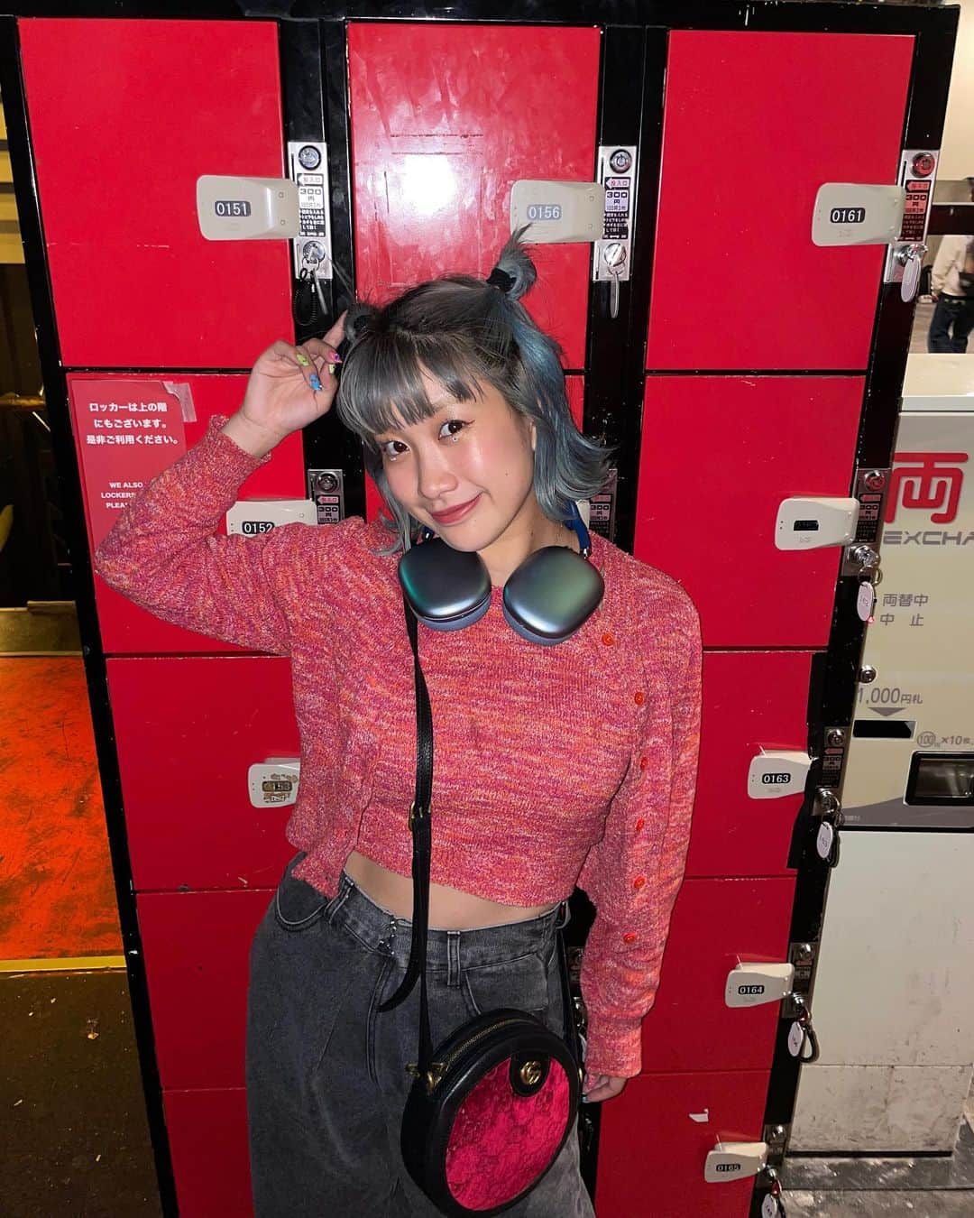 HANAのインスタグラム：「初めて目の下にキラキラつけた🩷🪽」