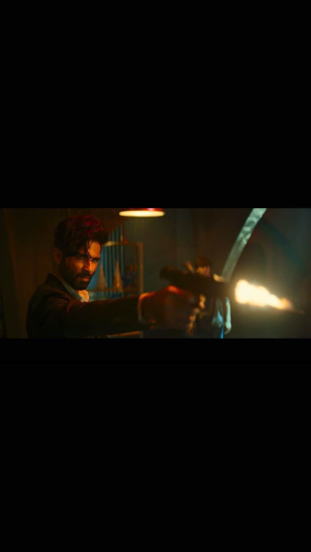 シャーヒド・カプールのインスタグラム：「Get ready for a BLOODY good time at the movies.  #BloodyDaddy June 9, 2023 on @officialjiocinema   @aliabbaszafar @ihimanshumehra #JyotiDeshpande @sunirkheterpal @gauravbose_vermillion @officialjiostudios @officialjiocinema @aazfilms @offsideent @thevermillionworld @dianapenty @sanjaykapoor2500 @ronitboseroy @simplyrajeev @vivanbhathena_official @zeishanquadri83 @ankurbhatia @mukeshsbhatt @iamsartaajkakkar」