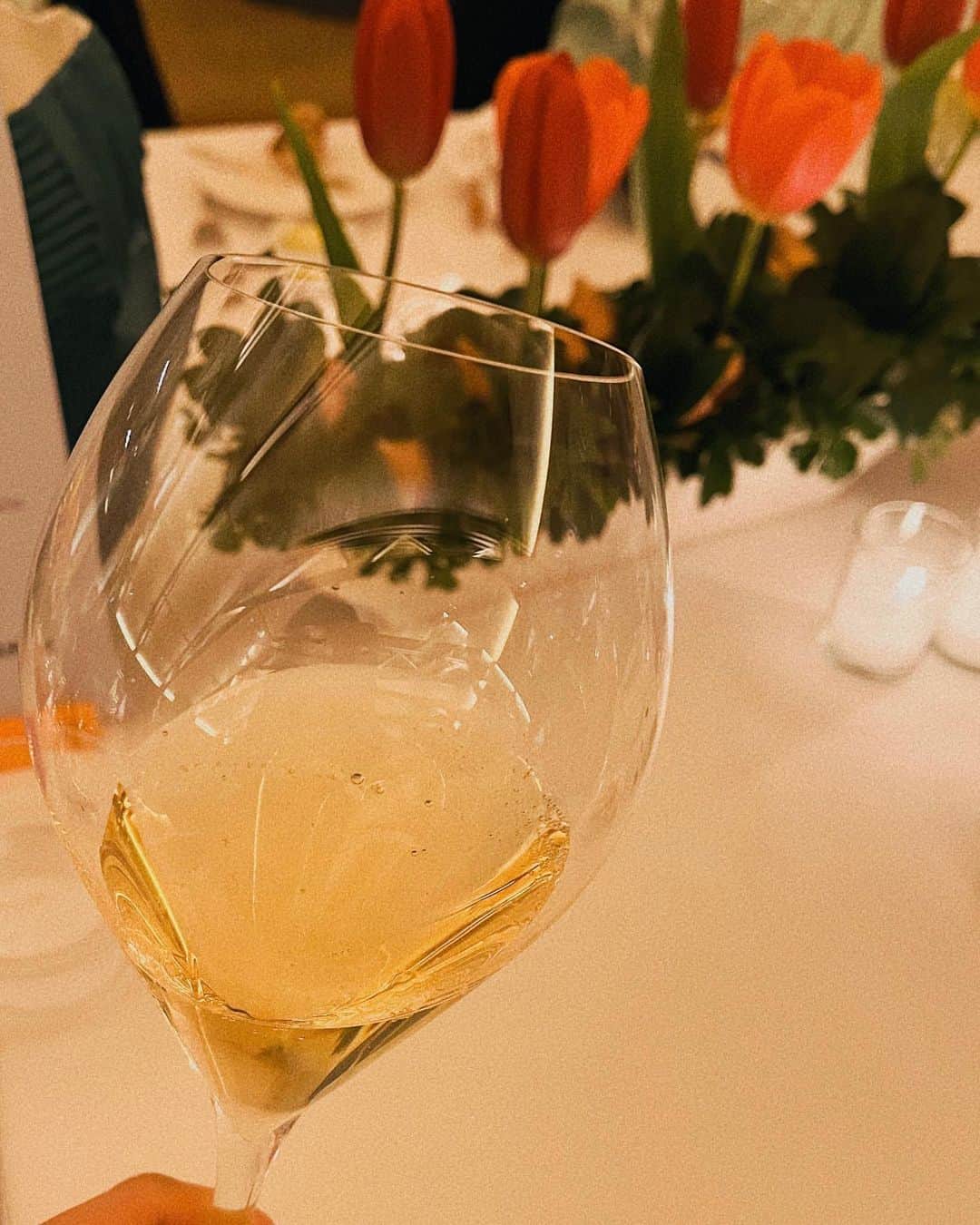 泉里香のインスタグラム：「ラ・グランダム2015 色彩豊かなカラーで彩られたお料理とシャンパーニュを堪能した素敵な夜でした   @VeuveClicquot #VeuveClicquot#ヴーヴクリコ#ラグランダム#PR#DrinkResponsibly」