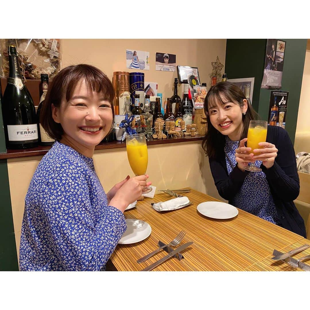 河村綾奈のインスタグラム：「青いワンピースの会🧞‍♂️  ラジオにまつわるみなさんのお力を借り、半ば無理やり開催にこぎつけました🫶🏻💕  広島テレビの有田優理香アナウンサー、澤村優輝アナウンサー、そして乙藤さんと、 お互いの会社の話からプライベートなことまでざっくばらんに和気藹々🍀  次回の開催も、またみなさんに報告させていただきます！  ※ちゃんと途中でカーディガン脱ぎました🧜‍♀️」