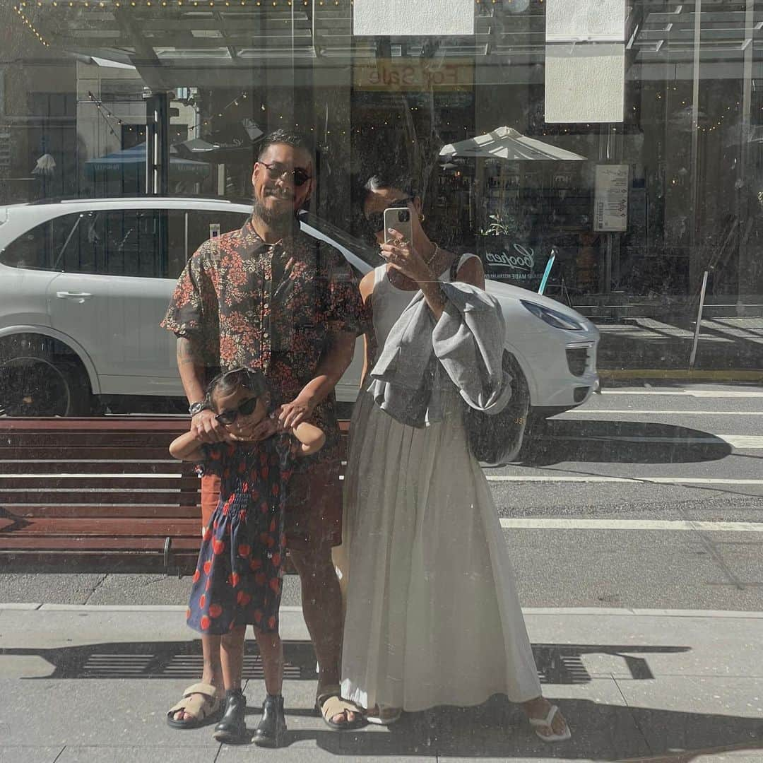 岡田美季さんのインスタグラム写真 - (岡田美季Instagram)「ブリスベン🇦🇺 スキな街並み♡日陰は少し肌寒い。 今日発売のJKが大活躍！！オーバーサイズの形がかわいいのはもちろんボタンや裏地にも拘りました。 日本製の生地に日本製の仕立ての良いお洋服。ツイード素材なんだけど綺麗になりすぎないようにデザイン。 私は色モノもセットで欲しい。。 all.. #room306contemporary  bag.. #chanel #fashion #coordinate #austlaria #brisbane #trip」4月13日 16時32分 - mikiokada0225