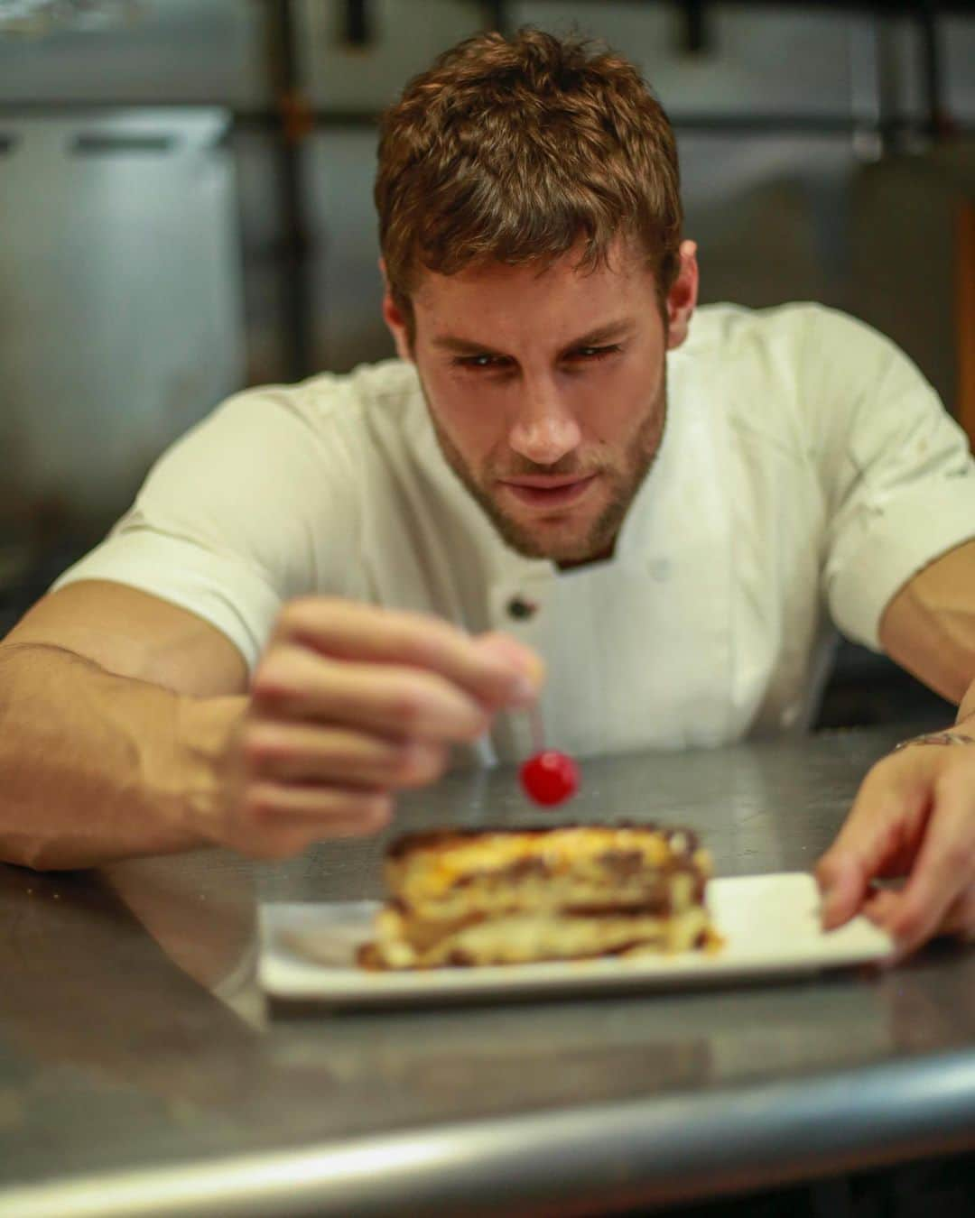 フランコ・ノリエガさんのインスタグラム写真 - (フランコ・ノリエガInstagram)「They say if you can’t handle the heat, you should get out of the kitchen, but this is one hot chef that will make you want to stay.   Peruvian-American influencer and top chef Franco Noriega is coming to Time Out Market Miami for a one-night-only, no-cook cooking demo and a chance to meet the chef.   Guests will be able to stop by for the fun-filled evening and pick up all the ingredients they need to make an appetizer-sized ceviche. (Hence the “no-cook” part.)   Purchase tickets to cook along in our bio!   📅: Demo with @franconorhal Friday, April 14th at 7:30 [Ticketed - link in bio]」4月13日 7時39分 - franconorhal