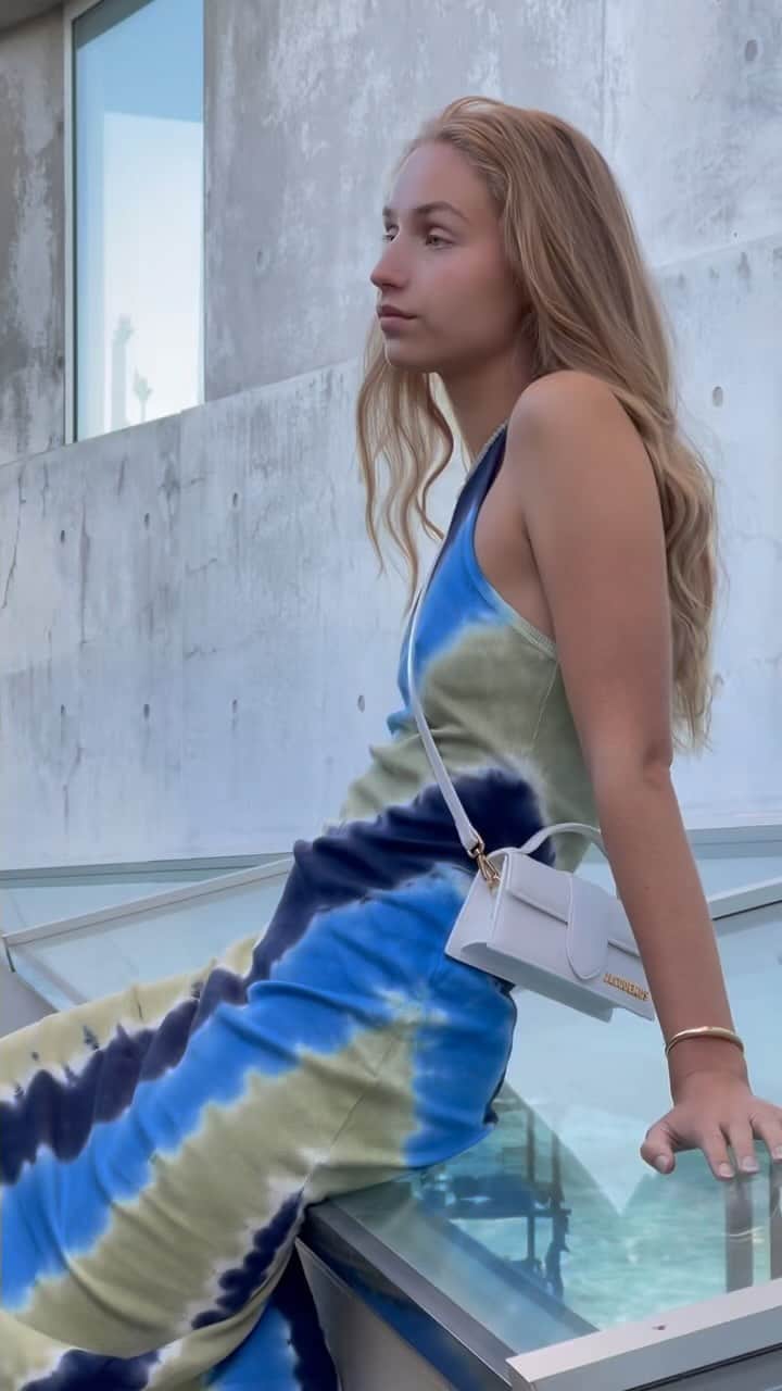 ヤング・ファビュラス&ブロークのインスタグラム：「SPRING IS CALLING 💖 Discover our new arrivals for warmer days and longer nights #youngfabulousandbroke    #springstyle #springoutfitideas #grwmreel #outfitideas #spring2023 #styleinspo」