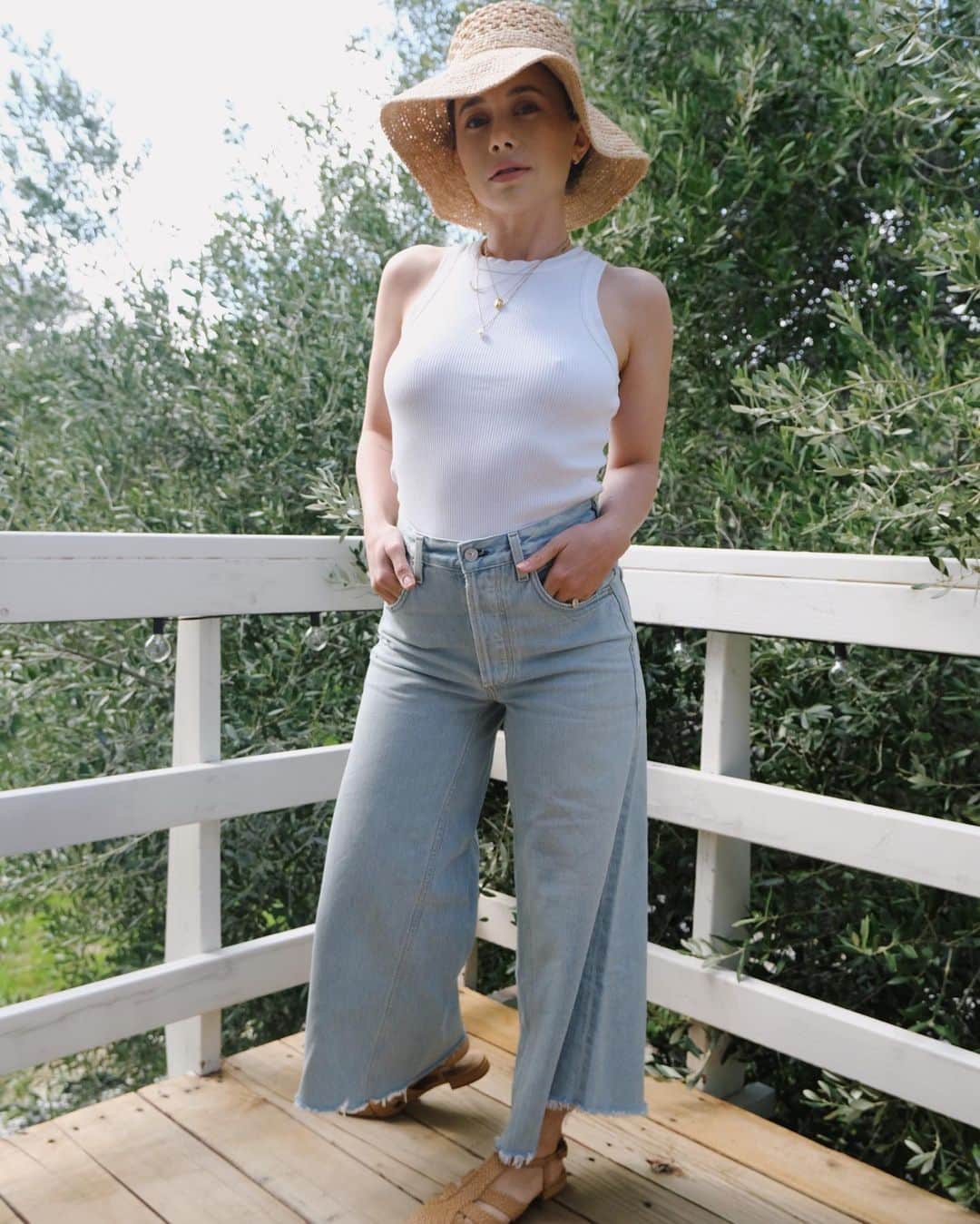 オレーシャ・ルーリンさんのインスタグラム写真 - (オレーシャ・ルーリンInstagram)「Mama got some new jeans and she’s feeling 🌶️ @citizensofhumanity ( this is the new Tessa Culotte )」4月13日 7時42分 - olesyarulin