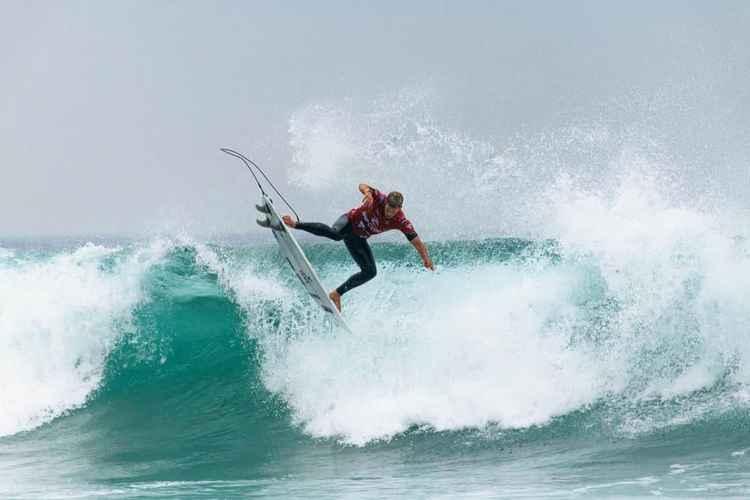 ジョン・ジョン・フローレンスさんのインスタグラム写真 - (ジョン・ジョン・フローレンスInstagram)「Bells is a trip I look forward to every year. Fun surf, great community, and a country feel that reminds me of home. Happy to have had some fun heats, it was a fun and challenging event with all of the different types of waves we surfed. Congrats to @tylerwright @ethan_ewing @picklummolly @ryancallinan ! Thanks to my team for the support @lauryncribb @erik_knutson_ @rosswilliamshawaii @brandonwasserman_ . Can’t wait for WA @wsl」4月13日 7時42分 - john_john_florence