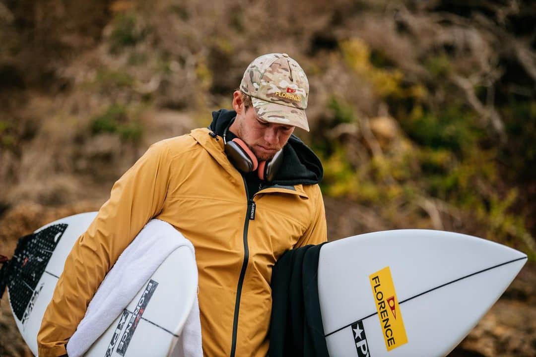 ジョン・ジョン・フローレンスのインスタグラム：「Bells is a trip I look forward to every year. Fun surf, great community, and a country feel that reminds me of home. Happy to have had some fun heats, it was a fun and challenging event with all of the different types of waves we surfed. Congrats to @tylerwright @ethan_ewing @picklummolly @ryancallinan ! Thanks to my team for the support @lauryncribb @erik_knutson_ @rosswilliamshawaii @brandonwasserman_ . Can’t wait for WA @wsl」