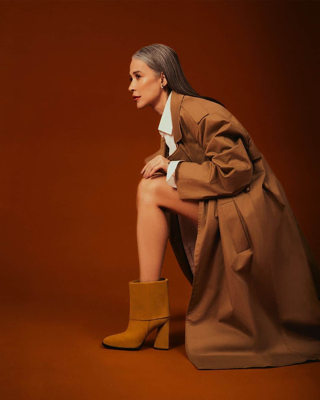 Santa Lollaのインスタグラム：「O salto invertido e o detalhamento da dobra no cano criam elementos de estilo que trazem personalidade às botas da coleção. Quem também amou esse novo shape? [  05D5.3F2A.0390.00B9 | R$699,90 ] #santalolla #santalollainv23 #suede #SLboots」