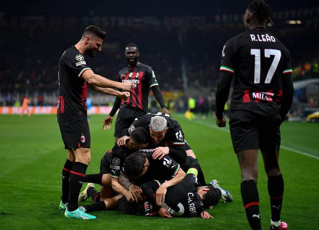 ダヴィデ・カラブリアさんのインスタグラム写真 - (ダヴィデ・カラブリアInstagram)「First Round ✅ Forza @acmilan ❤️🖤 avanti! #MilanNapoli #UCL」4月13日 8時05分 - davidecalabria2