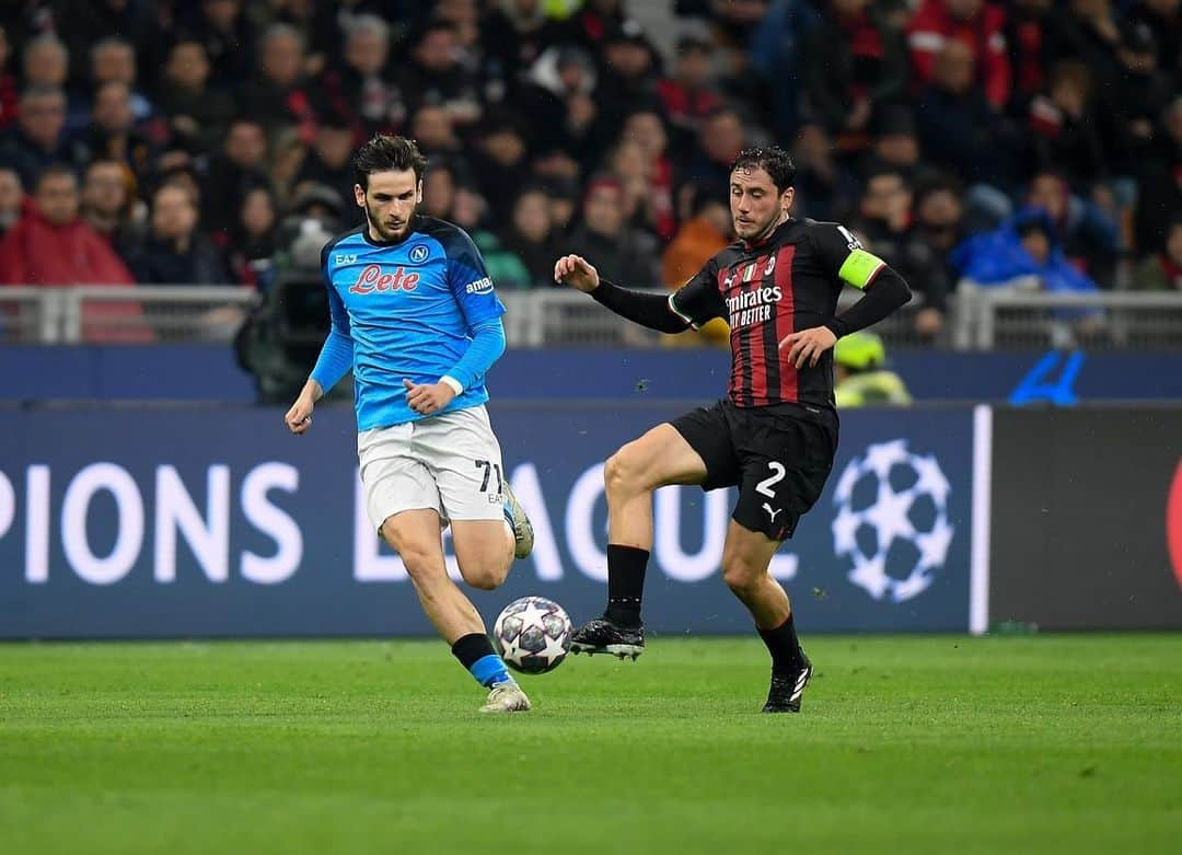 ダヴィデ・カラブリアさんのインスタグラム写真 - (ダヴィデ・カラブリアInstagram)「First Round ✅ Forza @acmilan ❤️🖤 avanti! #MilanNapoli #UCL」4月13日 8時05分 - davidecalabria2