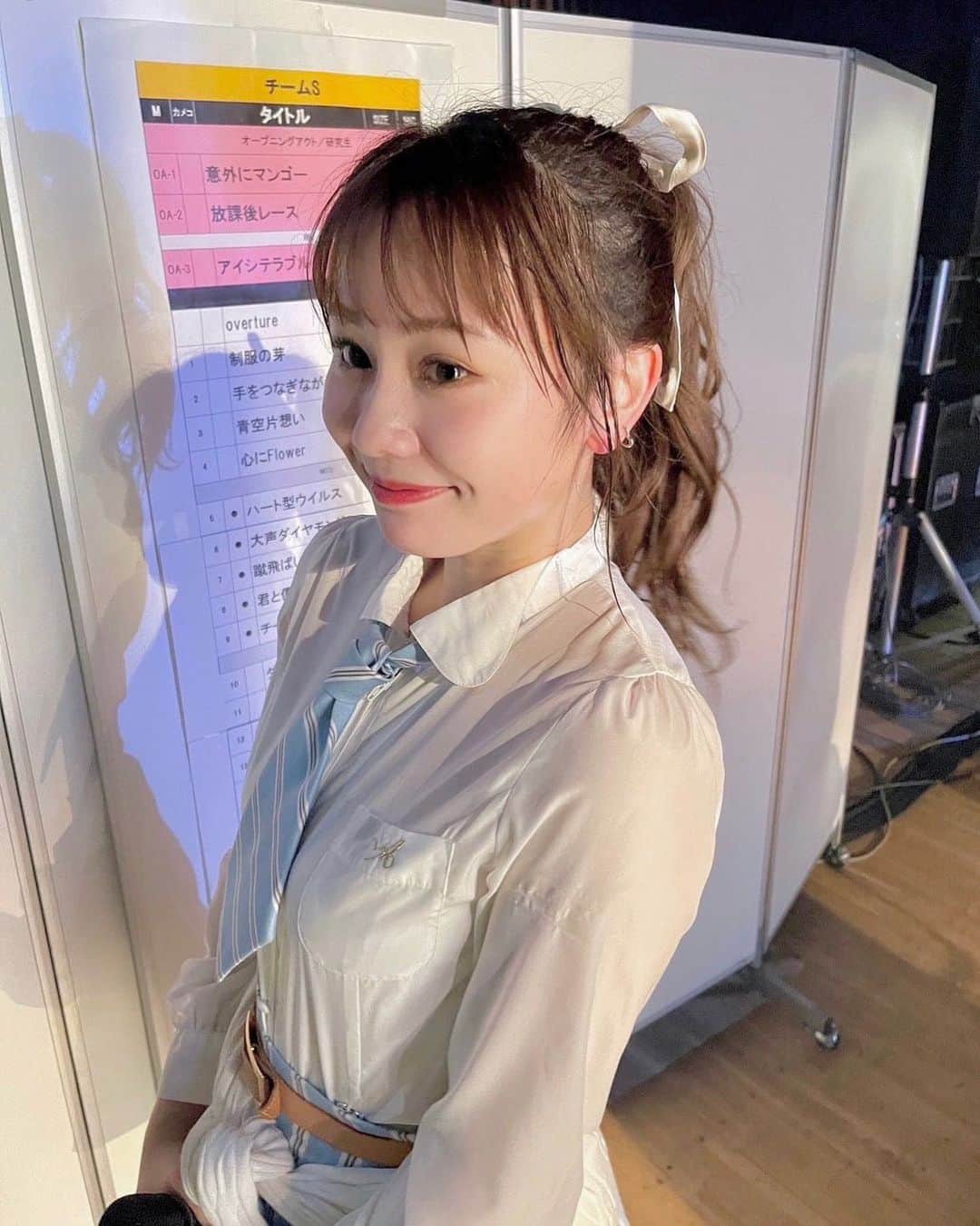 松本慈子のインスタグラム：「* おはよう〜💞💞 衣装さんがこの日のポニーテールに合わせたリボンの髪飾りにしてくれたんだ🎀 安定に写ってないけど😇笑  コケティッシュ渋滞中の衣装好き！ 最近、水色好き！🐳🧊💙」
