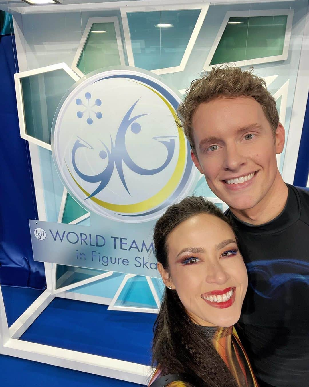 エヴァン・ベイツのインスタグラム：「Let’s get this party started! Go Team USA! 🇺🇸  #wttfigure #teamusa #chockbates」