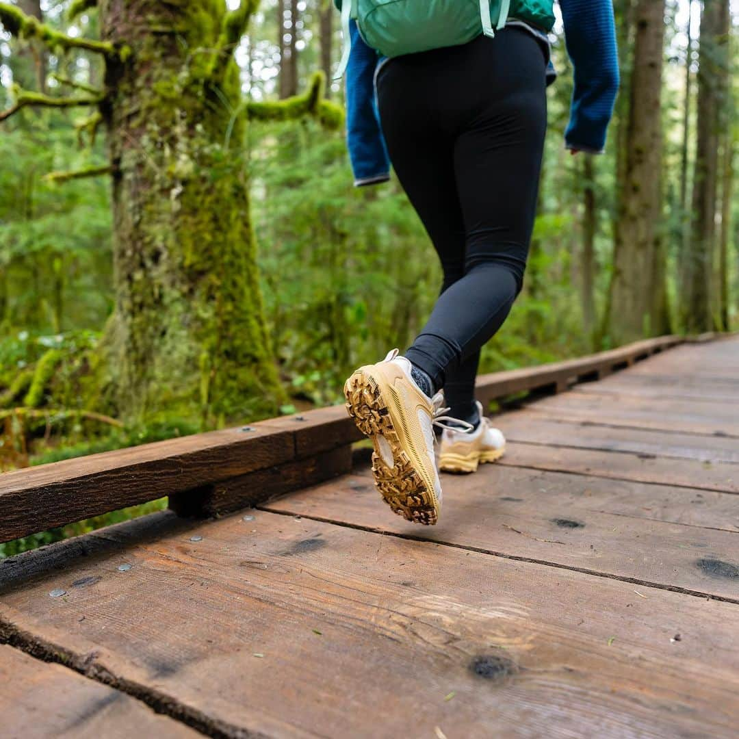 オボズさんのインスタグラム写真 - (オボズInstagram)「Want to add even more excitement to your #52HikeChallenge?  Our #partner @obozfootwear has just the thing for you:  Unleash your inner trailblazer and hike as many trails as you can in 10 days!  During this new & fun #hikingchallenge, you’ll help plant trees and enter to win prizes from Oboz and other outdoor companies 🙌   Check it out:  The Oboz Fast Trail Challenge is not about how far or fast you can go; it’s about how often. Just choose any trail one mile or longer, record it on your tracking device and you’ll be entered to win.  The more you hike, the more chances you have to win prizes!  Even better—for every hike you complete during the Fast Trail Challenge, Oboz will plant one tree. Once you complete 10 trails, Oboz will plant two trees for trails 11 and 12. Therefore, 12 trails logged = 14 trees planted.  Your trail can be the sidewalk outside your front door or a trail less traveled, it’s up to you!  Check out the details:  🥾 Registration is open now! 🥾 The Challenge begins May 1 & ends May 10 🥾 The Fast Trail Challenge can be completed anywhere  Sign up now and be sure to join the official Fast Trail Challenge Facebook Group hosted by Oboz Footwear. Keep an ear out for post-trail-challenge celebrations taking place throughout the country!  🔗 in bio to register now  Who’s in? Comment and let us know ⬇️   Happy hiking!  #52hikechallenge2023 #52hikes #hikingcommunity #obozfootwear #truetothetrail #hikingtrails #seekthetrails #optoutside」4月13日 8時30分 - obozfootwear