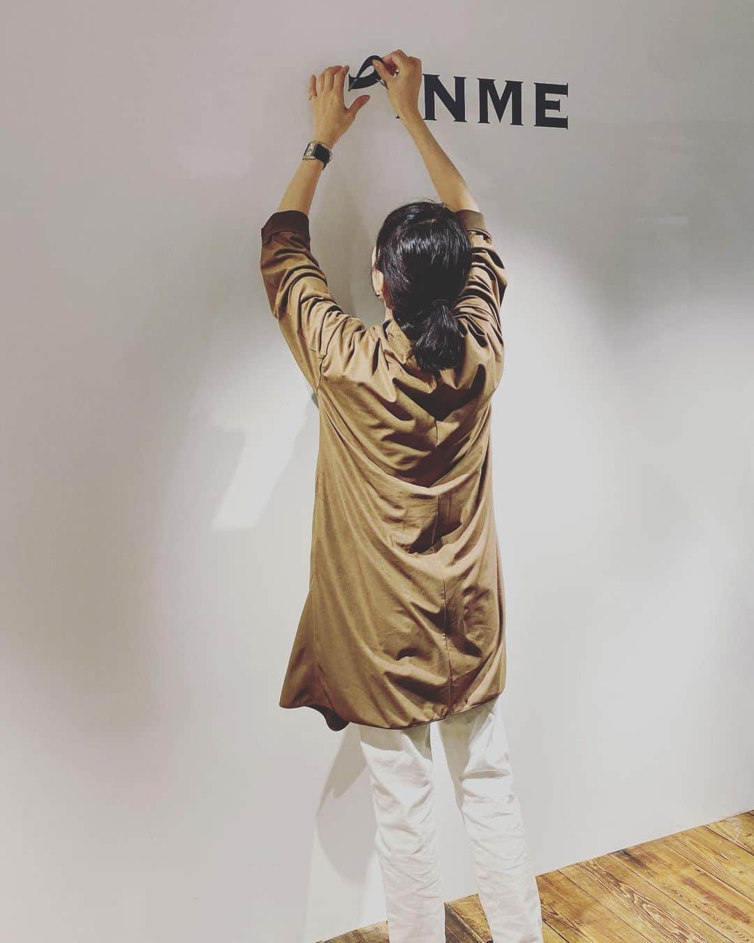 板谷由夏 のインスタグラム：「2023AW展示会終わりました。 お忙しいなか わざわざ足を運んでくださった皆様 ありがとうございました。 とても楽しい２日間だった。 好きなんだな、やっぱり。 と再確認できたのが 何よりの頂き物でした。」