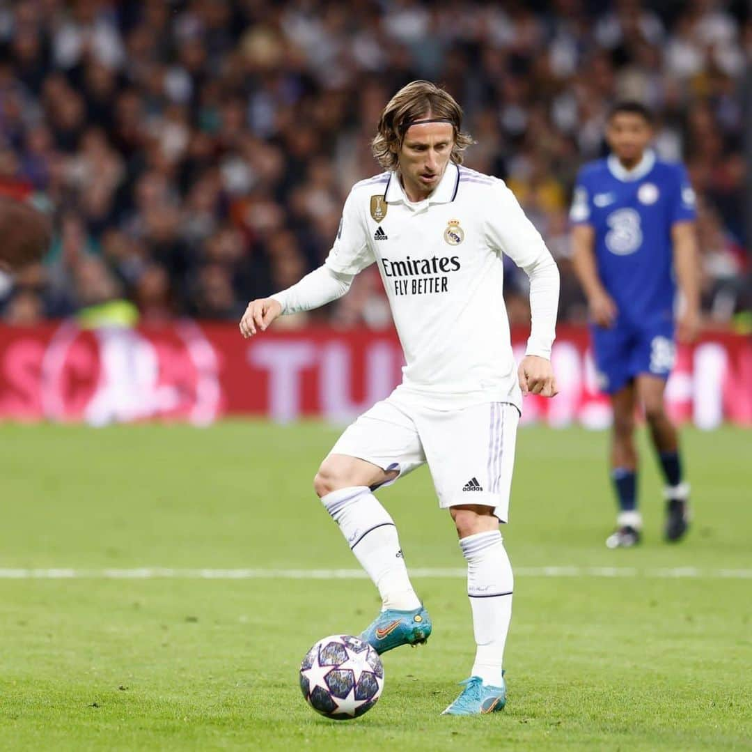 ルカ・モドリッチさんのインスタグラム写真 - (ルカ・モドリッチInstagram)「Primer paso en nuestra casa. Tenemos otra final en Londres. Gracias Bernabéu!!! 💪🙏 #HalaMadrid」4月13日 8時48分 - lukamodric10