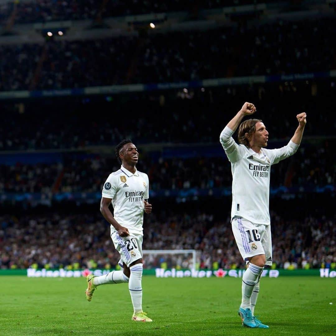 ルカ・モドリッチさんのインスタグラム写真 - (ルカ・モドリッチInstagram)「Primer paso en nuestra casa. Tenemos otra final en Londres. Gracias Bernabéu!!! 💪🙏 #HalaMadrid」4月13日 8時48分 - lukamodric10