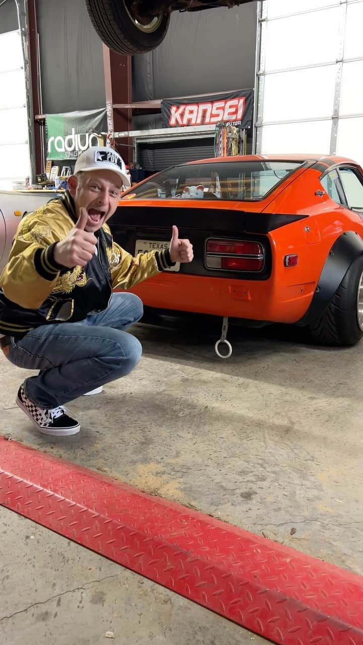 スティーブのインスタグラム：「Sound check. Volume up! とっても良い音❣️ #datsun #datsun240z #240z #fairladyz #フェアレディz」