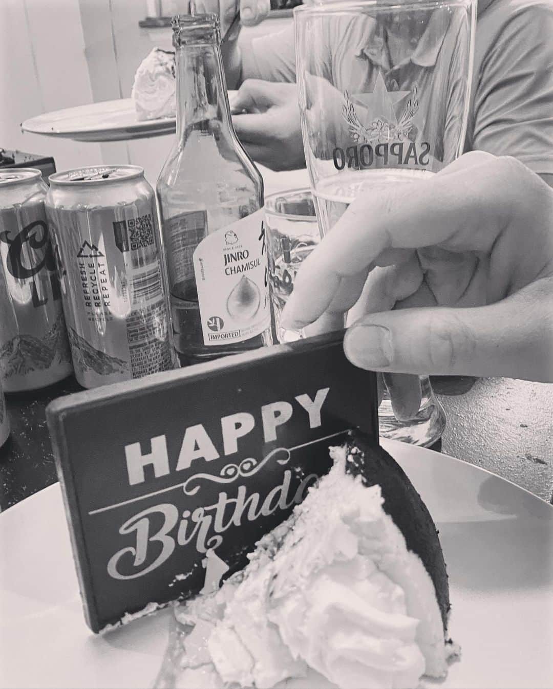 西畑萌香さんのインスタグラム写真 - (西畑萌香Instagram)「turned 25. thank you for all the birthday wishes 🥰🙏   沢山の誕生日メッセージありがとうございます😊❤️ 25歳の私もよろしくお願いします 😉🤍🌸🍡」4月13日 8時58分 - moeka0412n