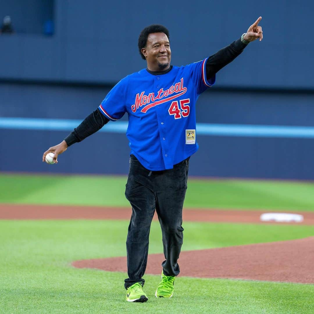 トロント・ブルージェイズさんのインスタグラム写真 - (トロント・ブルージェイズInstagram)「From Godfather to Godson 🇩🇴 Pedro Martinez threw the first pitch on Vladdy Bobblehead Night!」4月13日 8時59分 - bluejays