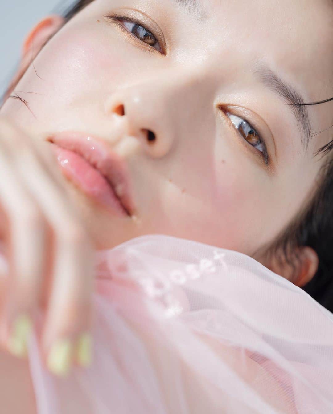 花盛友里のインスタグラム：「えりかちゃん、もう本当に美しい、可愛すぎる🥹🤍🤍🤍🤍🤍  Shooting for @ar_magazine @official_mori_erika」