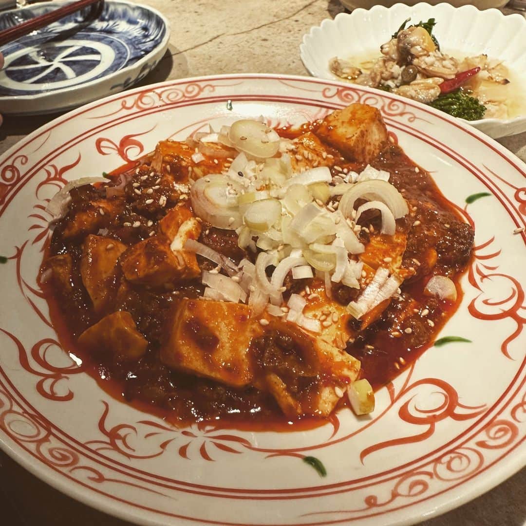 藤沢文翁さんのインスタグラム写真 - (藤沢文翁Instagram)「西麻布にある深夜食堂のようなお店。メニューはなくて、食べたいものを頼むと、材料さえあれば作ってくれる。材料の持ち込みのOK。この時の僕の気分は、激辛麻婆豆腐でした🎵」4月13日 9時15分 - fujisawabun_o