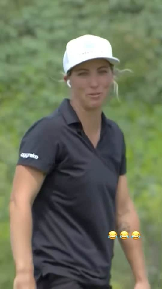 メル・リードのインスタグラム：「“Is this a par 4?” 😂 @melreidgolf is mic’d up at the @lottechampionship and tells us the funniest thing Carly has told her while caddying for her.」