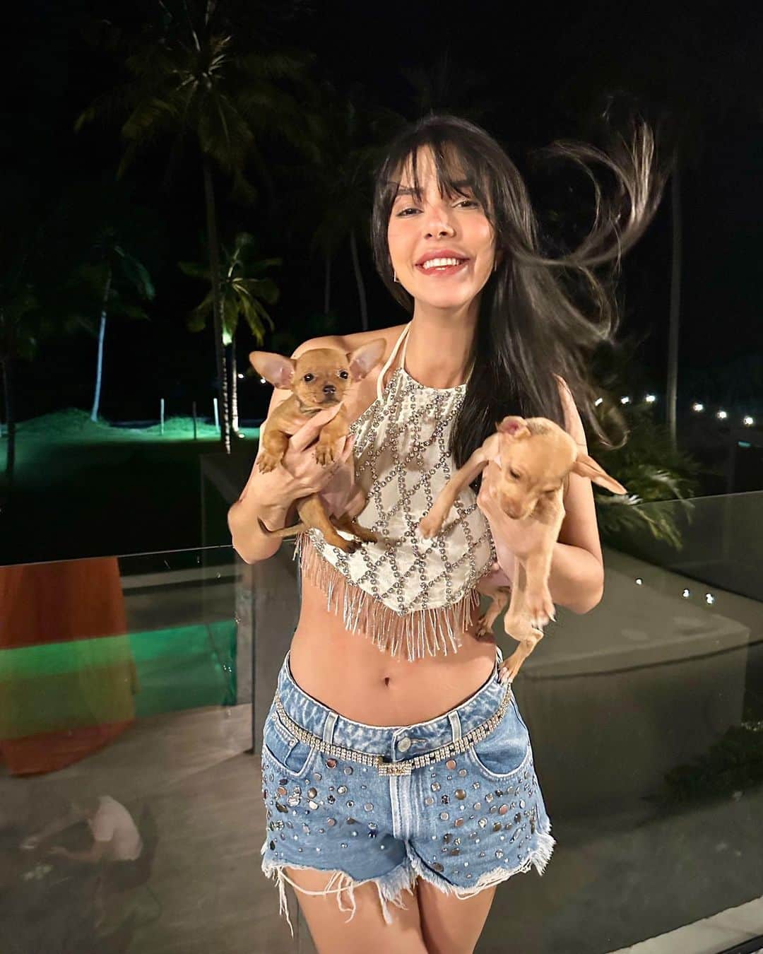 Gabriela Salesのインスタグラム：「Pifis in Milagres kkkk. Trazendo Belo Claudionor e Claudete Shakira pra conhecer um dos meus habitats naturais 🦘🐶 #BeloClaudionor #ClaudeteShakira」