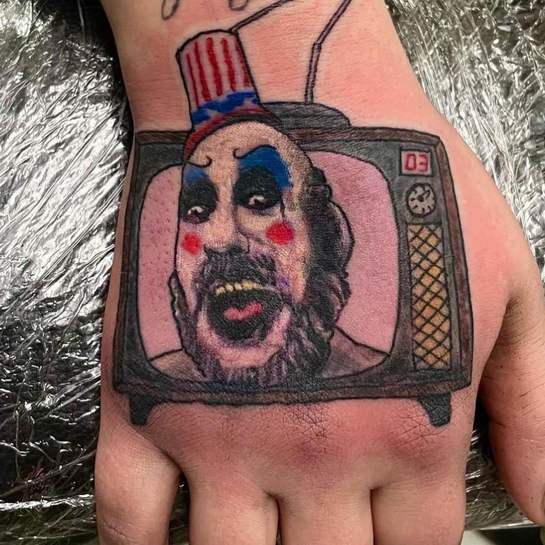 ロブ・ゾンビさんのインスタグラム写真 - (ロブ・ゾンビInstagram)「20 years later and the HOUSE OF 1000 CORPSES tattoos keep on coming! #houseof1000corpses #robzombie」4月13日 9時30分 - robzombieofficial
