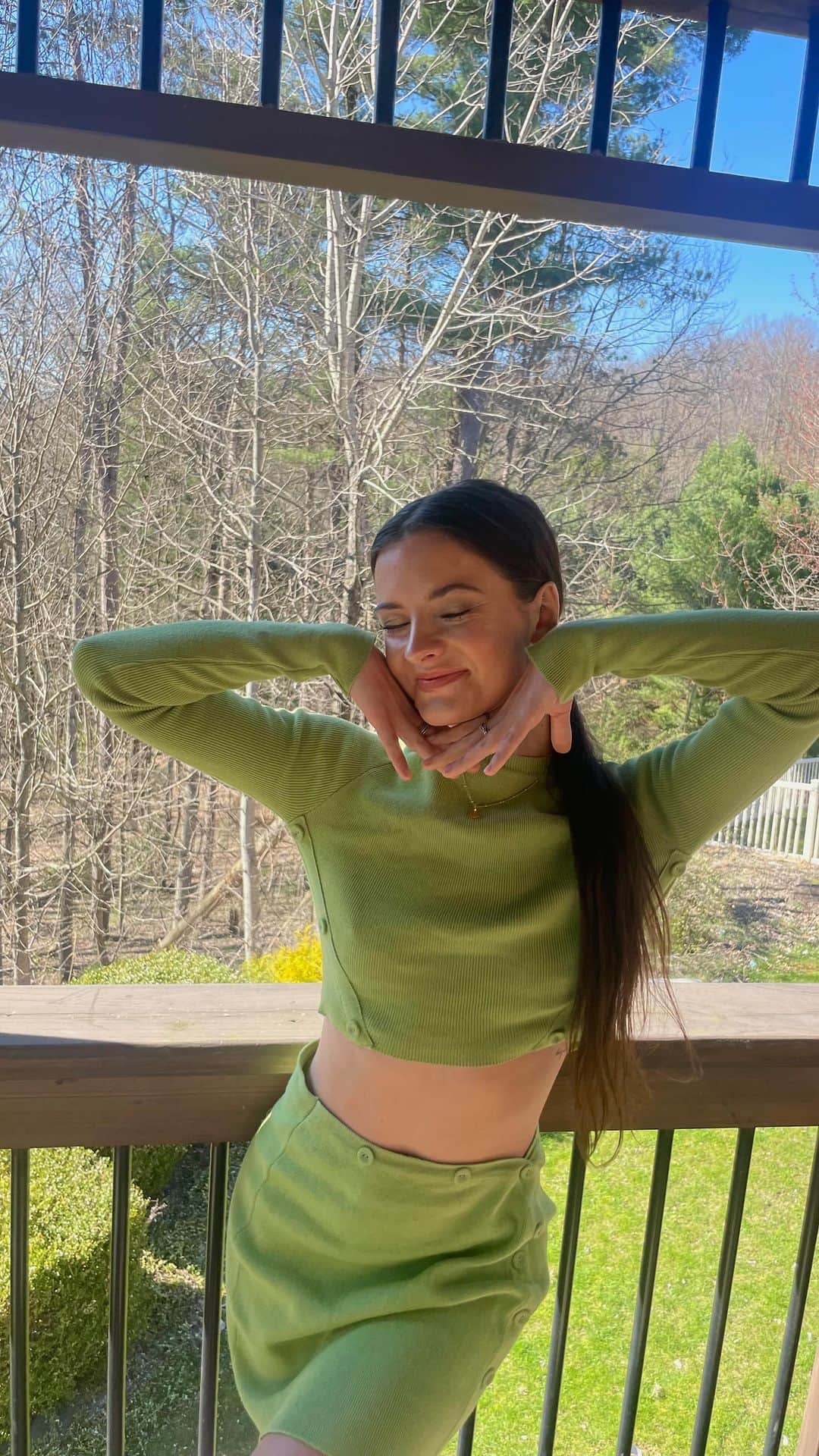 Brooke Marie Hylandのインスタグラム：「Doesn’t get better than this 🌷🍃👩🏻‍❤️‍👨🏼🐶」