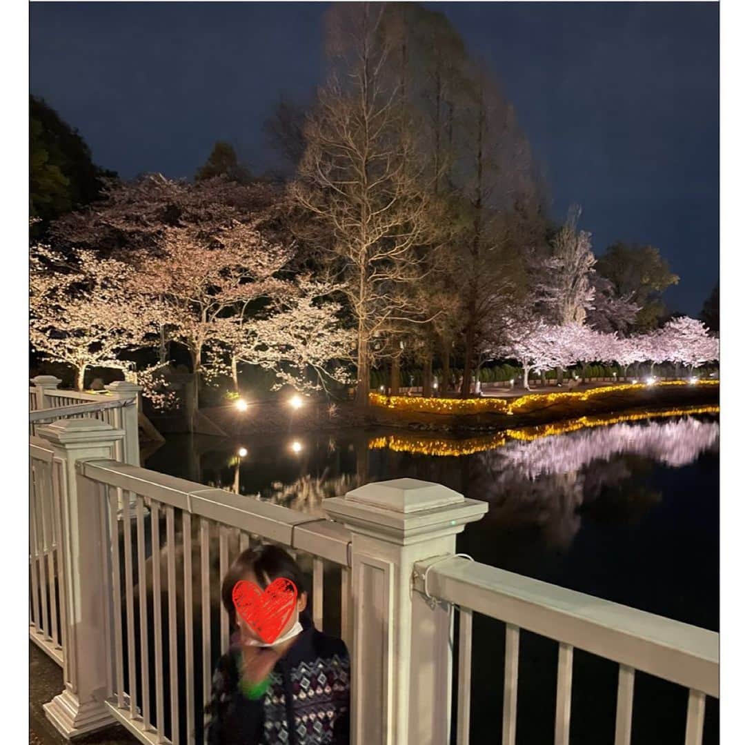 三浦奈保子さんのインスタグラム写真 - (三浦奈保子Instagram)「桜が終わりかけの時期に、 #東武動物公園 に行ってきました！  夜20時までやってくれていて、 いつも出だしが遅い我が家には 大助かりでした🤣  そして、イルミネーションが とても綺麗でした🌸☺️  どうぶつビンゴを 前日に図鑑を見ながら 手作りしていって、  楽しそうに どうぶつを発見していました！  その動物園には いない動物もたくさんいる..  ことを見越して、  １マスに二つ動物を書いていい！ルールにしたのですが、  それでもゴリラ&コアラのマスは埋まらず...  (実はゴリラに会える動物園は 日本に6つだけ！  コアラは7つだけなんだそうです🧐意外とレアなのですね、学び、、！)  急遽3つ目okのルールに🤣  興味をもって楽しんでくれさえすればいいので、  子供の満足度高いルールに その場でどんどん変更 していきます💋  しかもその場にいる動物を書いていいルールに！  というガバガバルールで、 最終的には全て丸つけして、  2人とも満足そうに 終わりました👍😆 めでたしめでたし！  小学校に入学し、 毎日新しい出会いと発見が  たくさんある子供たちを 応援していきたいなと 思います🌸  #ビンゴ　#桜　#動物園 #子育て　#子育て日記　#子育てママ #小学生　#幼稚園 #子どもとお出かけ  #家族でお出かけ #知育　#育脳　#楽楽知育 #お出かけスポット  #知育体験 #中学受験　#小学校受験 #お出かけノート #中学受験2024年組 #中学受験2025年組 #中学受験2026年組 #中学受験2027年組 #中学受験2028年組」4月13日 9時27分 - miura_naoko_
