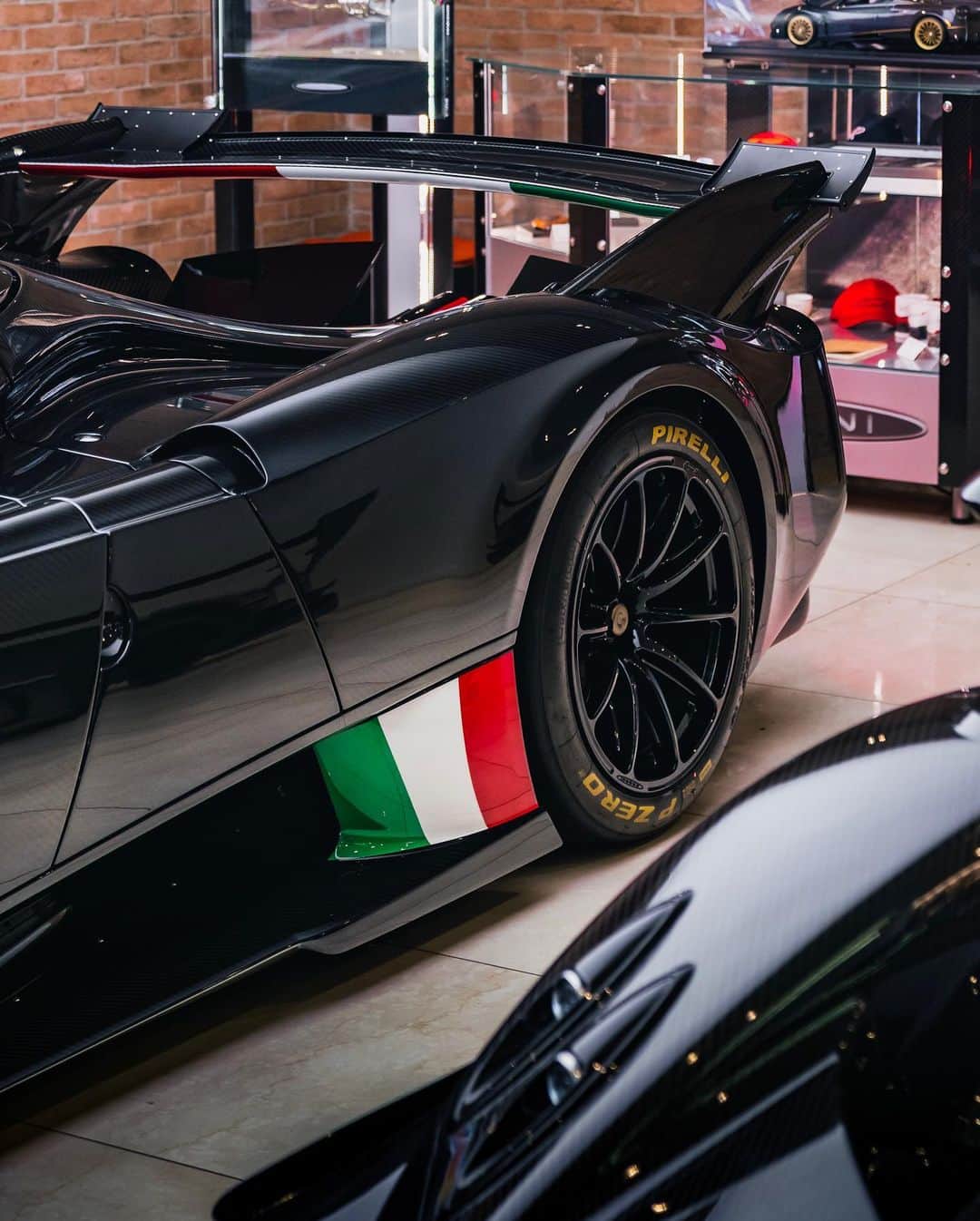 CarsWithoutLimitsさんのインスタグラム写真 - (CarsWithoutLimitsInstagram)「Pagani Huayra R x Pagani Zonda R  We had the pleasure of getting a early access look at @paganioftoronto as they displayed Canada’s only Pagani Huayra R beside its older brother, the Zonda R!   Absolutely stunning to see the two epitomes of Pagani track vehicles together at home in Toronto! Thank you @chrisgreengt3 for giving us a heads up and helping us coordinate!   📸 @therealabd @carswithoutlimits   #carswithoutlimits #pagani #huayrar #paganihuayra #paganihuayrar #zonda #zondar #paganizondar #paganiautomobili」4月13日 10時01分 - carswithoutlimits