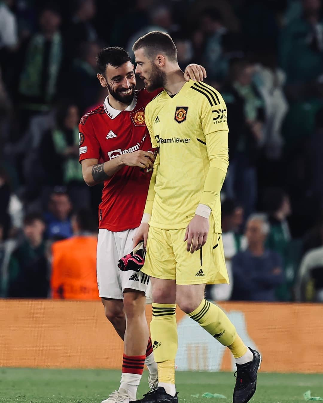 マンチェスター・ユナイテッドさんのインスタグラム写真 - (マンチェスター・ユナイテッドInstagram)「⏩ Pushing each other forward.   #MUFC #ManUtd #DeGea #EuropaLeague」4月13日 10時08分 - manchesterunited