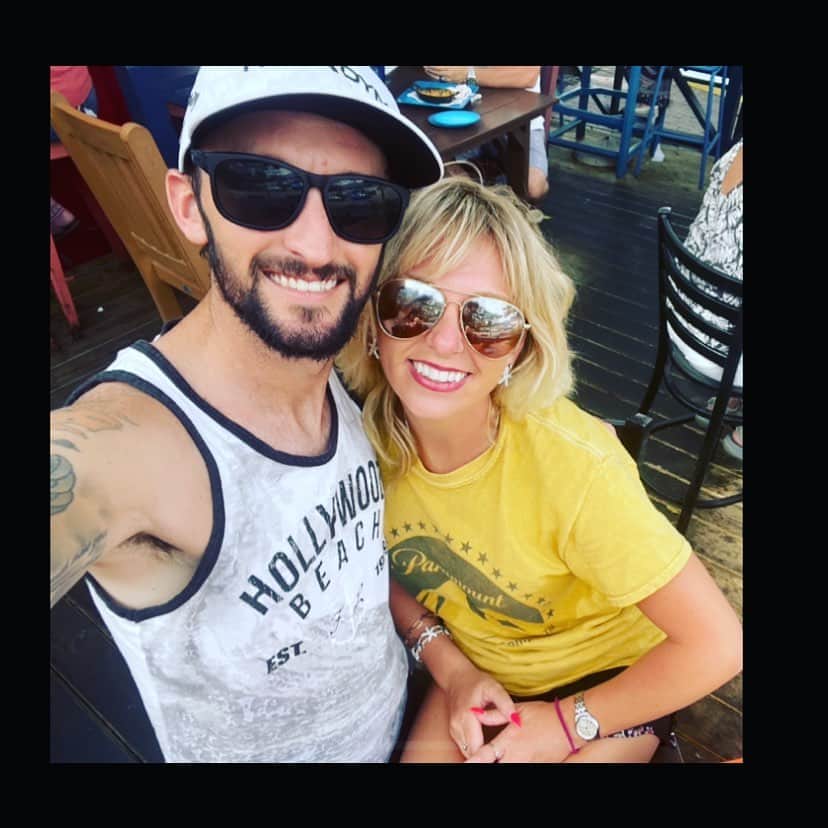 ケイディー・デニーのインスタグラム：「Taking a break from having some fun in the sun, so we can have fun for forever 💘 next stop @waltdisneyworld !!!!! 💕」