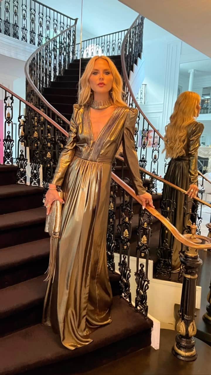 レイチェル・ゾーのインスタグラム：「What a night celebrating 20 years of @revolve . Truly extraordinary witnessing what they have built, the countless brands they have created and nurtured. Congratulations @raissagerona @mmente  #mikekaranikolas on building and achieving what no one else could. #revolve」