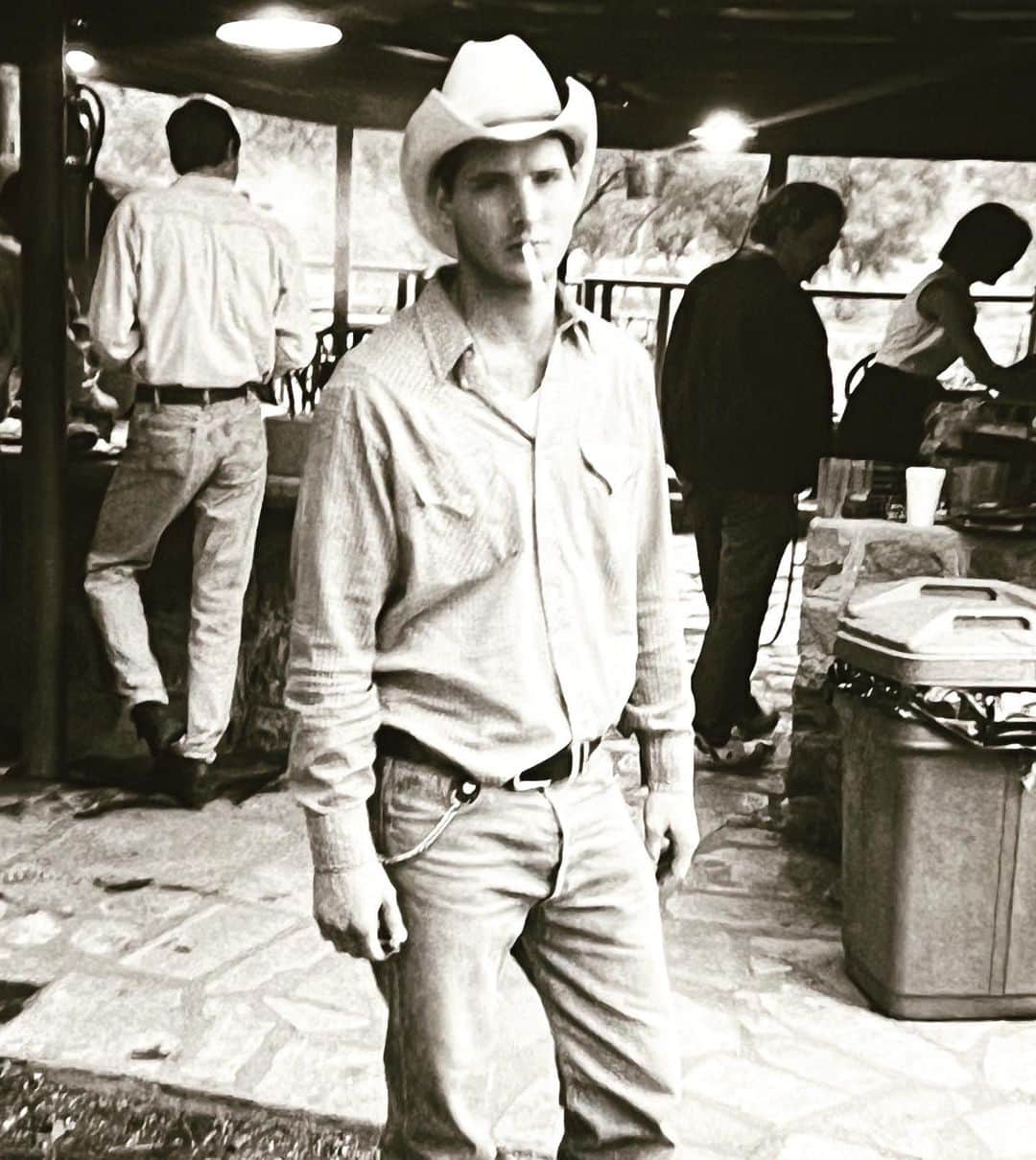 ピーター・ファシネリのインスタグラム：「Long, long time ago in a galaxy far, far away… @breckinmeyer @ethanembry @eddiemills  -Dancer, Texas Pop.81 📷: courtesy @theeddiemills」