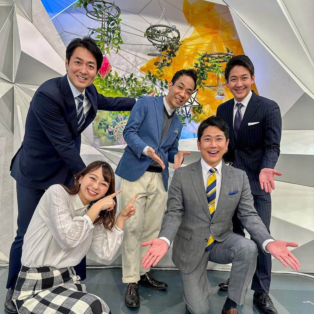 酒主義久のインスタグラム：「今週もありがとうございました！  念願の西岡さん、天達さん、堀池、小室の「めざまし8」メンバーです😊  準備中の真面目な堀池も添えておきます☝️  #フジテレビ #アナウンサー #めざまし8 #西岡孝洋 #天達武史 さん #堀池亮介 #小室瑛莉子 #酒主義久 #スタジオの前室で #堀池準備中」