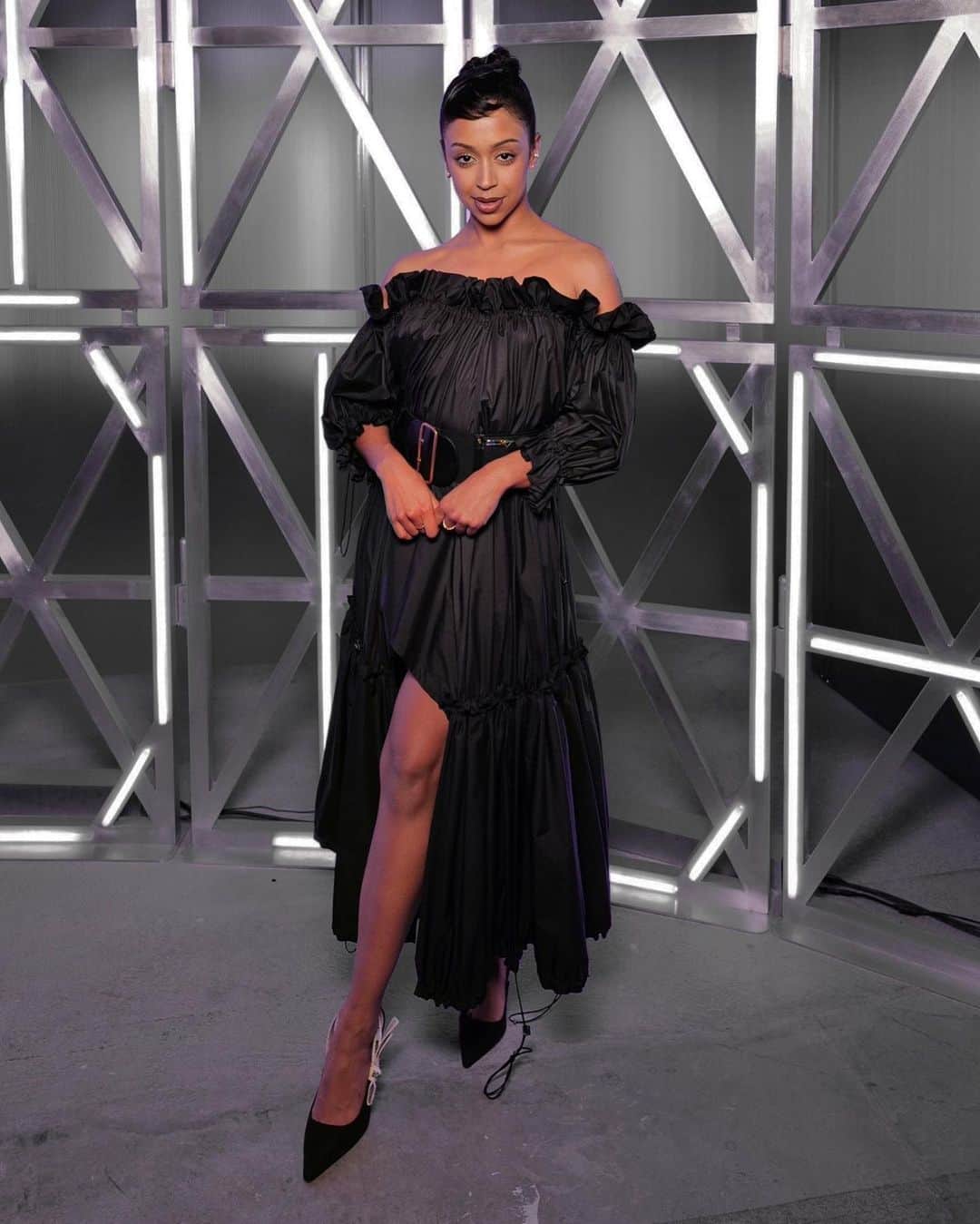 リザ・コッシーさんのインスタグラム写真 - (リザ・コッシーInstagram)「living in the grey @diorbeauty」4月13日 11時08分 - lizakoshy