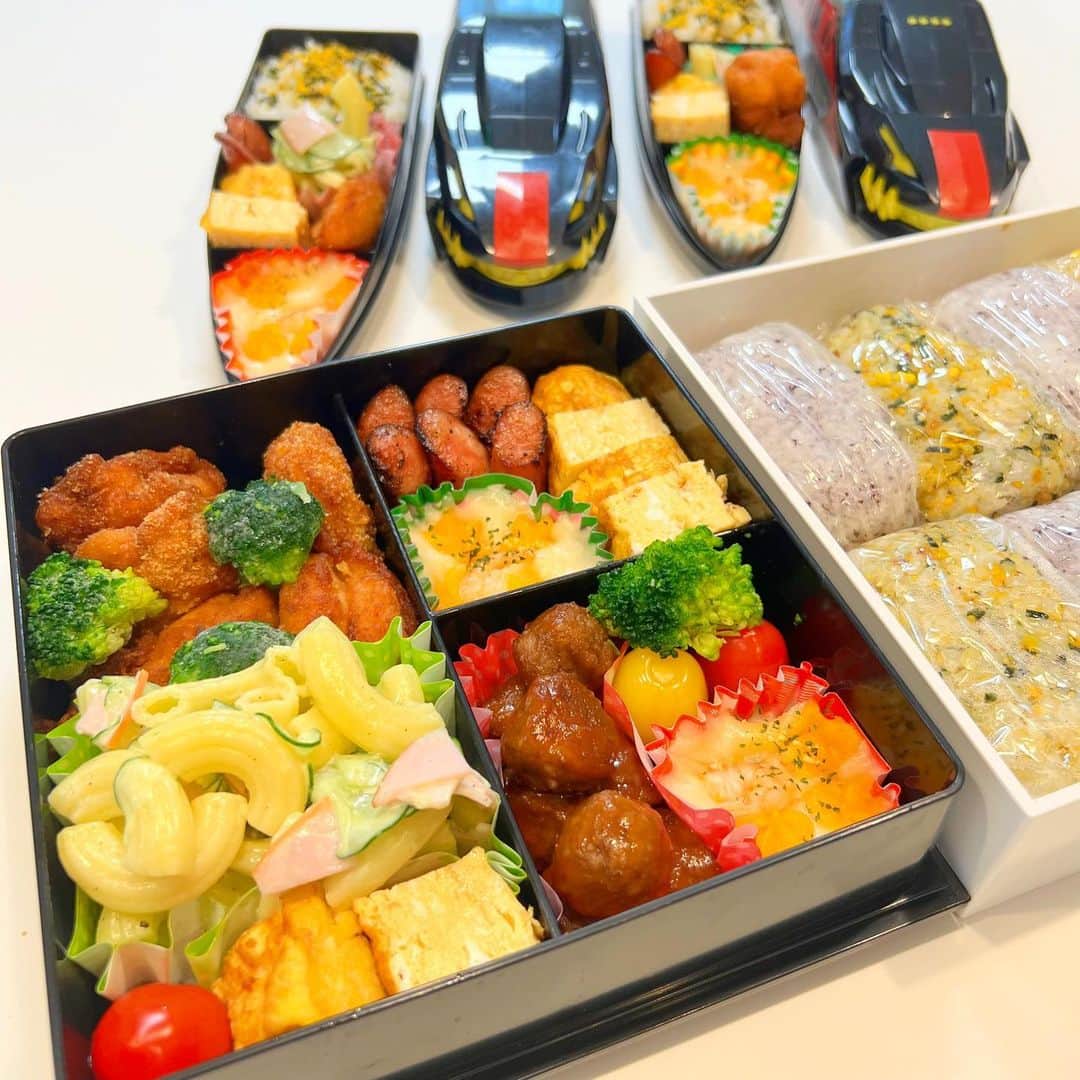 MII MAMAのインスタグラム：「. . . お花見弁当🌸♥️!! 久しぶりに気合い入れて作った👩🏽‍🍳💓 ------------------------------------------ 🔎White Style mi mama 良かったらチャンネル登録お願いします🙇🏽‍♀️ #YouTube#ユーチューバー#主婦ユーチューバー#MIIMAMA#チャンネル登録お願いします#2児ママ#年子ママ#ギャルママ#ぎゃるまま#アラサーママ#アラサー#30代#30代ママ#ホワイトインテリア#モノトーンインテリア#シンプルな暮らし#収納#ホワイト収納#イチナナ#イチナナライバー#専属ライバー#主婦ライバー#17LIVE#主婦YouTuber#ママYouTuber#ママライバー#幼稚園ママ#小学生ママ」