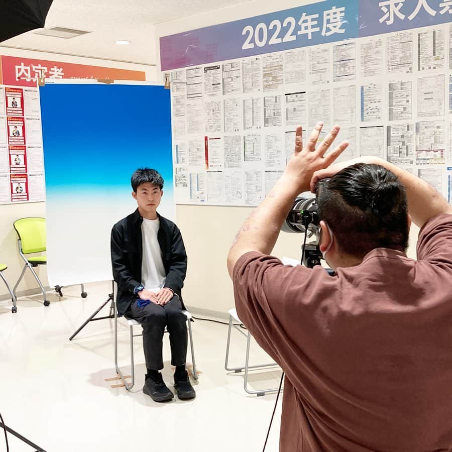 のインスタグラム：「【写真撮影中📸】 新入生は学生証などに使う写真をカメラマンさんに撮影していただいています😆  #新潟コンピュータ専門学校 #nsgカレッジリーグ #オープンキャンパス #進路研究 #専門学校　#新潟　#古町  #デザイン #映像 #cg #3dcg #イラスト #ゲーム #web #システム #プログラマー #エンジニア #ai #ロボット #eスポーツ #写真撮影 #カメラマン #カメラ」