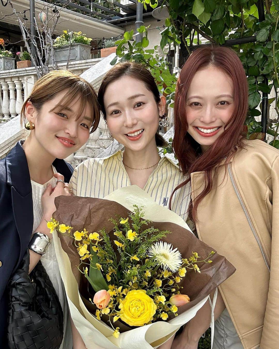 田畑佑莉さんのインスタグラム写真 - (田畑佑莉Instagram)「定例会🌼🌿 @sakiii049 のお誕生日お祝いで集合🥂 優しくて可愛いさきさん🥛🫧 綺麗なだけでなく面白さも兼ね備えてて 心が綺麗で余裕があって、人への思いやりが溢れてるような人で、私もシャンとしようと学ぶことが多く 女性としても尊敬してます。こんな私といつも遊んでくれる ことに感謝...✨  一緒に計画たててくれた @maipipii 👶本当にありがとう いつもPの笑顔に救われてる🥺守りたいこの笑顔... さきさんと一緒に守っていきます←  2人に会うと優しいほっこりした気持ちになれて、 また明日も頑張ろうって思える💛 仕事が頑張れる、家事ができる（←人としてやれ）のも友達や一緒にいてくれる人のおかげで、周りにいる人の存在に感謝です。  もう本当くだらないことで連絡とったり会ったら たくさん笑ったり幸せだぁ〜チャージされました。🔋 みんな今日も頑張ってる。私も頑張ろう！  今日もいい日になりますように💐」4月13日 11時25分 - lily02tbt