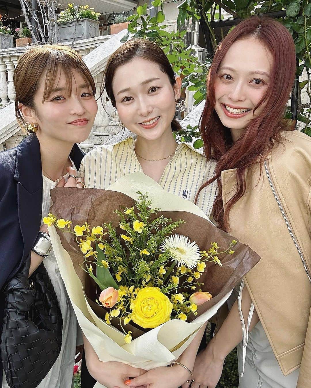 田畑佑莉さんのインスタグラム写真 - (田畑佑莉Instagram)「定例会🌼🌿 @sakiii049 のお誕生日お祝いで集合🥂 優しくて可愛いさきさん🥛🫧 綺麗なだけでなく面白さも兼ね備えてて 心が綺麗で余裕があって、人への思いやりが溢れてるような人で、私もシャンとしようと学ぶことが多く 女性としても尊敬してます。こんな私といつも遊んでくれる ことに感謝...✨  一緒に計画たててくれた @maipipii 👶本当にありがとう いつもPの笑顔に救われてる🥺守りたいこの笑顔... さきさんと一緒に守っていきます←  2人に会うと優しいほっこりした気持ちになれて、 また明日も頑張ろうって思える💛 仕事が頑張れる、家事ができる（←人としてやれ）のも友達や一緒にいてくれる人のおかげで、周りにいる人の存在に感謝です。  もう本当くだらないことで連絡とったり会ったら たくさん笑ったり幸せだぁ〜チャージされました。🔋 みんな今日も頑張ってる。私も頑張ろう！  今日もいい日になりますように💐」4月13日 11時25分 - lily02tbt