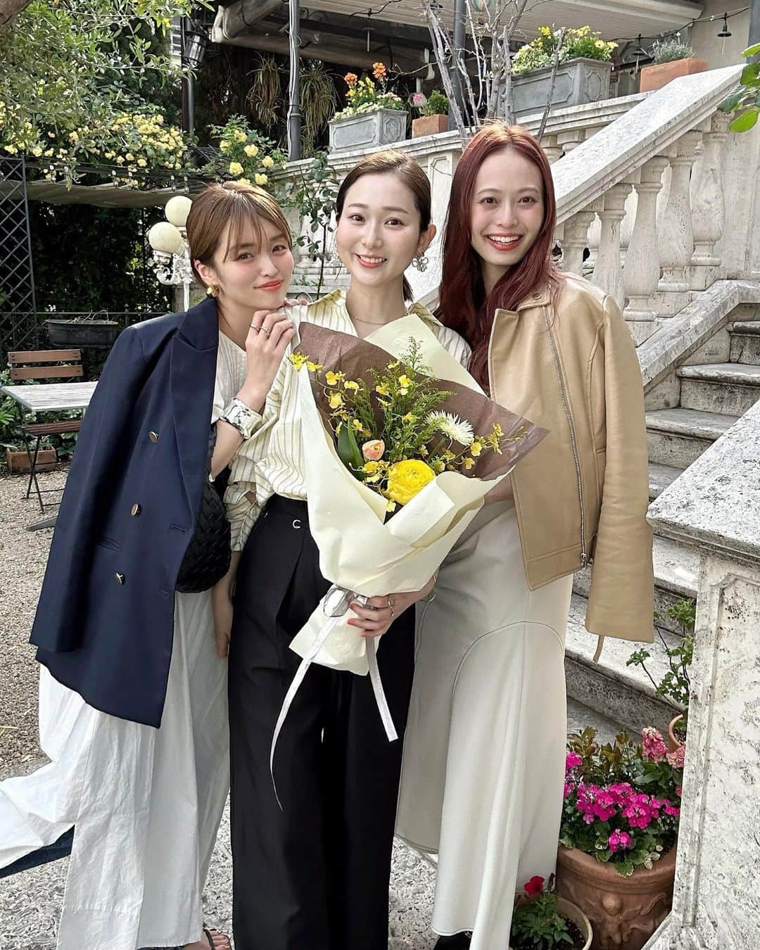 田畑佑莉さんのインスタグラム写真 - (田畑佑莉Instagram)「定例会🌼🌿 @sakiii049 のお誕生日お祝いで集合🥂 優しくて可愛いさきさん🥛🫧 綺麗なだけでなく面白さも兼ね備えてて 心が綺麗で余裕があって、人への思いやりが溢れてるような人で、私もシャンとしようと学ぶことが多く 女性としても尊敬してます。こんな私といつも遊んでくれる ことに感謝...✨  一緒に計画たててくれた @maipipii 👶本当にありがとう いつもPの笑顔に救われてる🥺守りたいこの笑顔... さきさんと一緒に守っていきます←  2人に会うと優しいほっこりした気持ちになれて、 また明日も頑張ろうって思える💛 仕事が頑張れる、家事ができる（←人としてやれ）のも友達や一緒にいてくれる人のおかげで、周りにいる人の存在に感謝です。  もう本当くだらないことで連絡とったり会ったら たくさん笑ったり幸せだぁ〜チャージされました。🔋 みんな今日も頑張ってる。私も頑張ろう！  今日もいい日になりますように💐」4月13日 11時25分 - lily02tbt