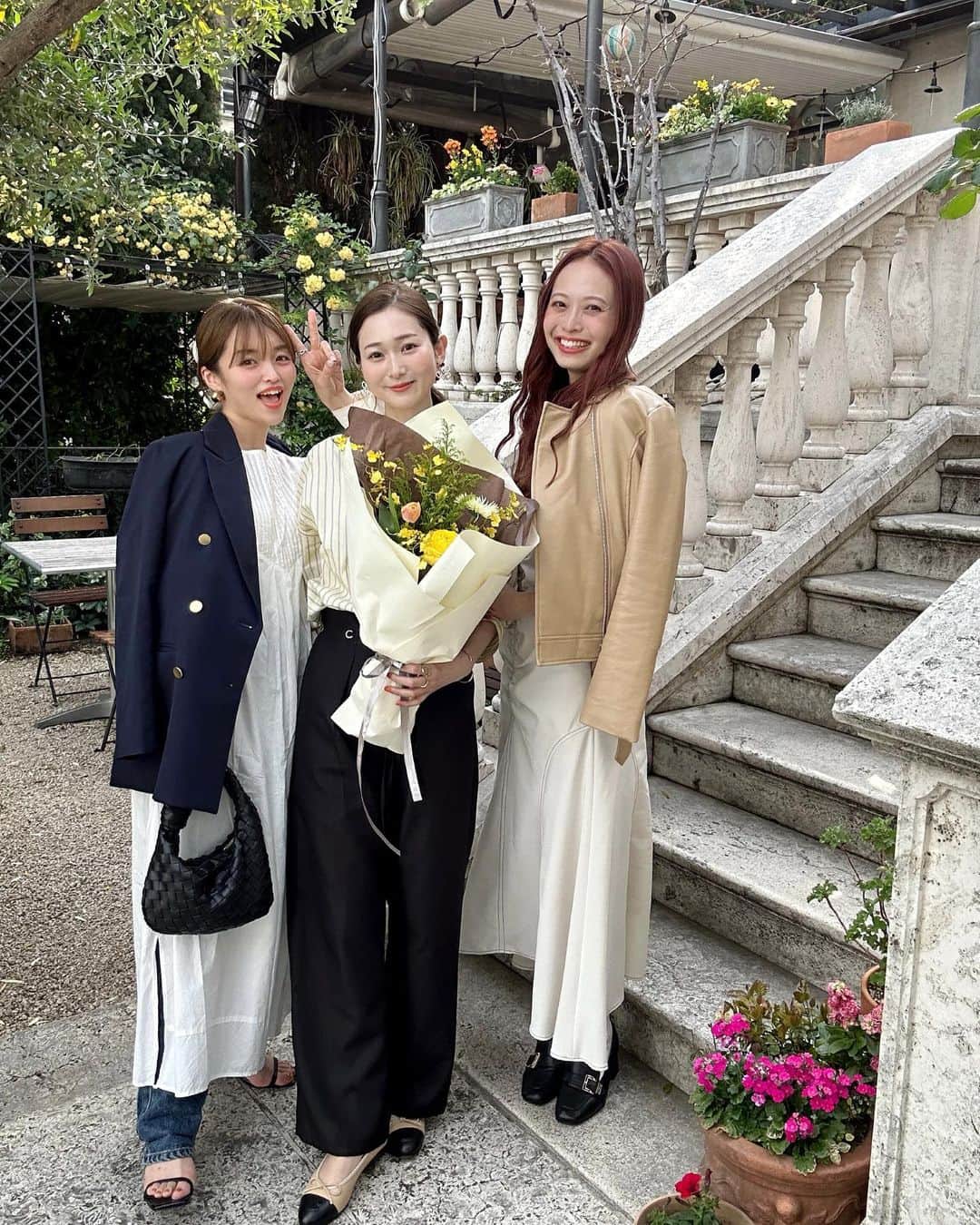 田畑佑莉さんのインスタグラム写真 - (田畑佑莉Instagram)「定例会🌼🌿 @sakiii049 のお誕生日お祝いで集合🥂 優しくて可愛いさきさん🥛🫧 綺麗なだけでなく面白さも兼ね備えてて 心が綺麗で余裕があって、人への思いやりが溢れてるような人で、私もシャンとしようと学ぶことが多く 女性としても尊敬してます。こんな私といつも遊んでくれる ことに感謝...✨  一緒に計画たててくれた @maipipii 👶本当にありがとう いつもPの笑顔に救われてる🥺守りたいこの笑顔... さきさんと一緒に守っていきます←  2人に会うと優しいほっこりした気持ちになれて、 また明日も頑張ろうって思える💛 仕事が頑張れる、家事ができる（←人としてやれ）のも友達や一緒にいてくれる人のおかげで、周りにいる人の存在に感謝です。  もう本当くだらないことで連絡とったり会ったら たくさん笑ったり幸せだぁ〜チャージされました。🔋 みんな今日も頑張ってる。私も頑張ろう！  今日もいい日になりますように💐」4月13日 11時25分 - lily02tbt