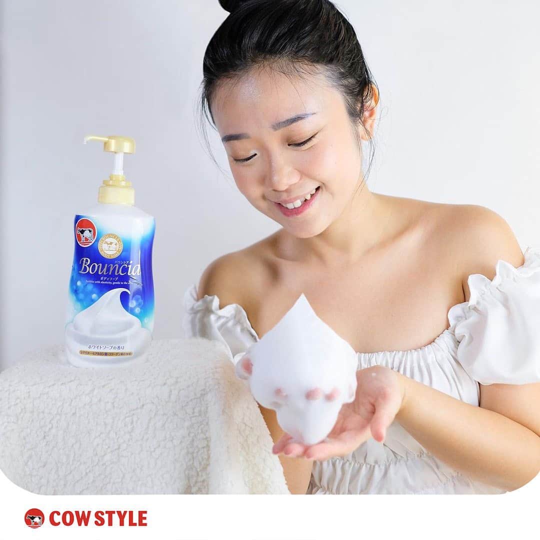 COWSTYLEIDのインスタグラム：「Get ready to welcome weekend with Bouncia Body Soap!  Sabun Cow Style favorite kak @yohana.djong bikin harimu lebih relax & fresh! Aromanya ✔️ Foamnya ✔️ Efeknya ke kulit ✔️ yang bakal ngeboost mood kamu! 🥰♥️  #cowstyleindonesia #cowstylebeauty #cumacowdihatiku #bounciabodysoap #yukcobabouncia」