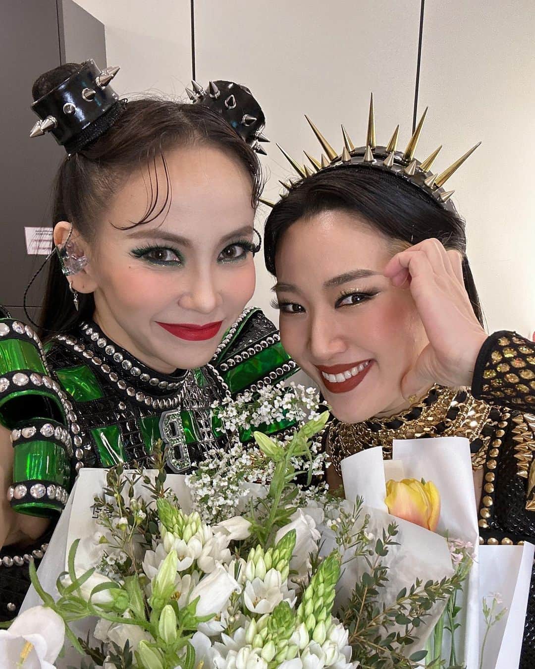 キム・ジウのインスタグラム：「. . 나 얘 보고싶네..🤩 . .」
