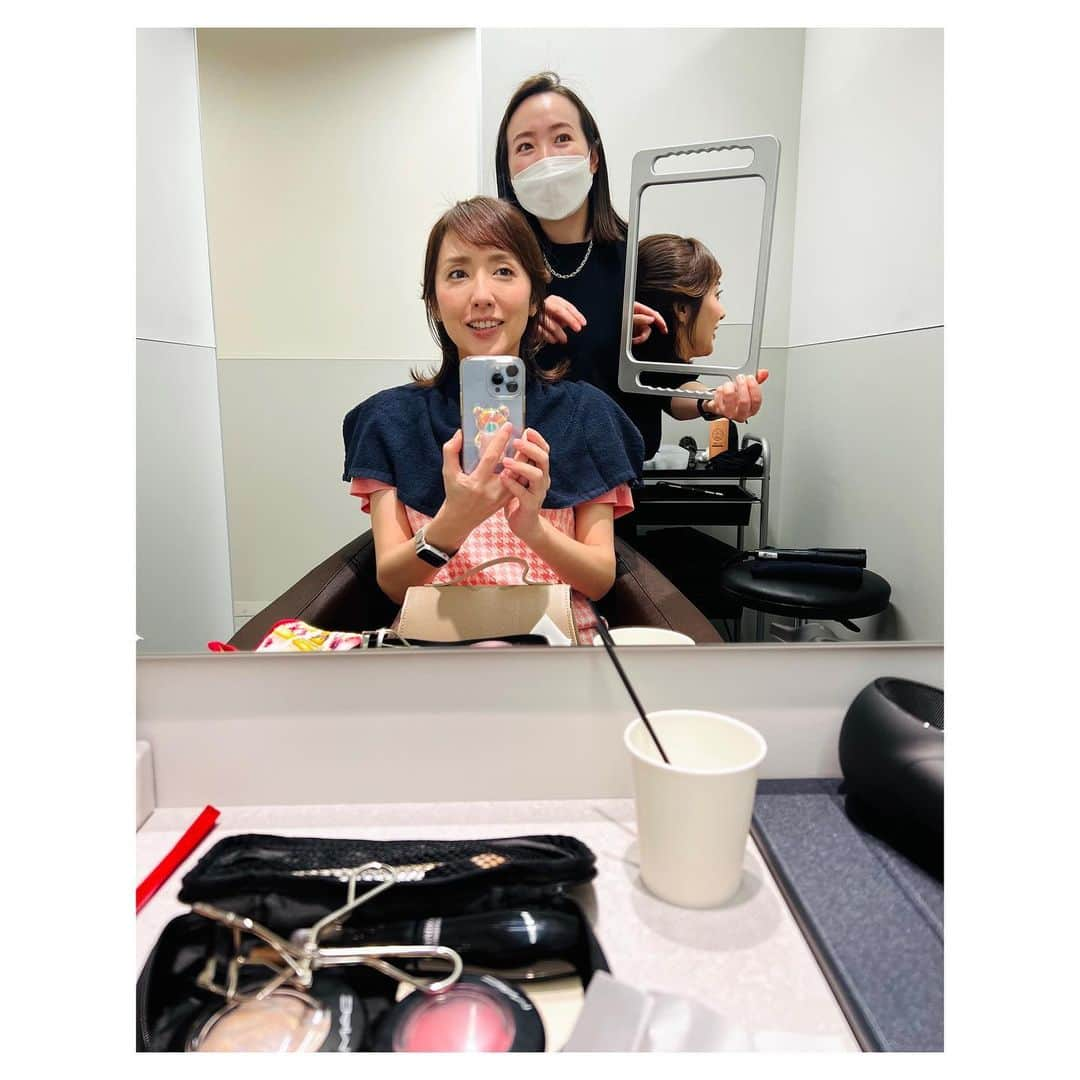 藤森香衣さんのインスタグラム写真 - (藤森香衣Instagram)「- マダム感。 取材用に 美咲ちゃんに 綺麗にして頂きました。  イメージは  「韓流ドラマに出てくるマダム(穏やかに 暮らしてたのに、事件に巻き込まれる系)🇰🇷」  お洋服は、スペイン🇪🇸にいる千歩ちゃんの セレクト @resfeber_official.jp で扱っている 「Naulover 」@nauloverofficial の お洋服で着心地が最高です。  ネックレスはハワイアンジュエリー Nahana 🌺  多国籍😆  hair : @misaki_hairsalonomotesando  makeup : 自分 tops : @chihokizima @resfeber_official.jp  necklace : @nahana_2022   #ヘアスタイル #ヘアサロン #ブロー #40代ヘアスタイル」4月13日 11時50分 - kaefujimori