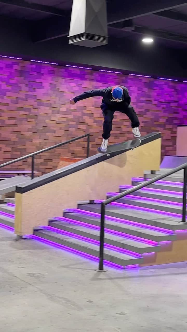 マニー・サンティアゴのインスタグラム：「Hate it or love it….LOVE IT ❤️‍🔥 @seanmalto still owe you $40 🫡 🤳🏼: @spanishmiketv」