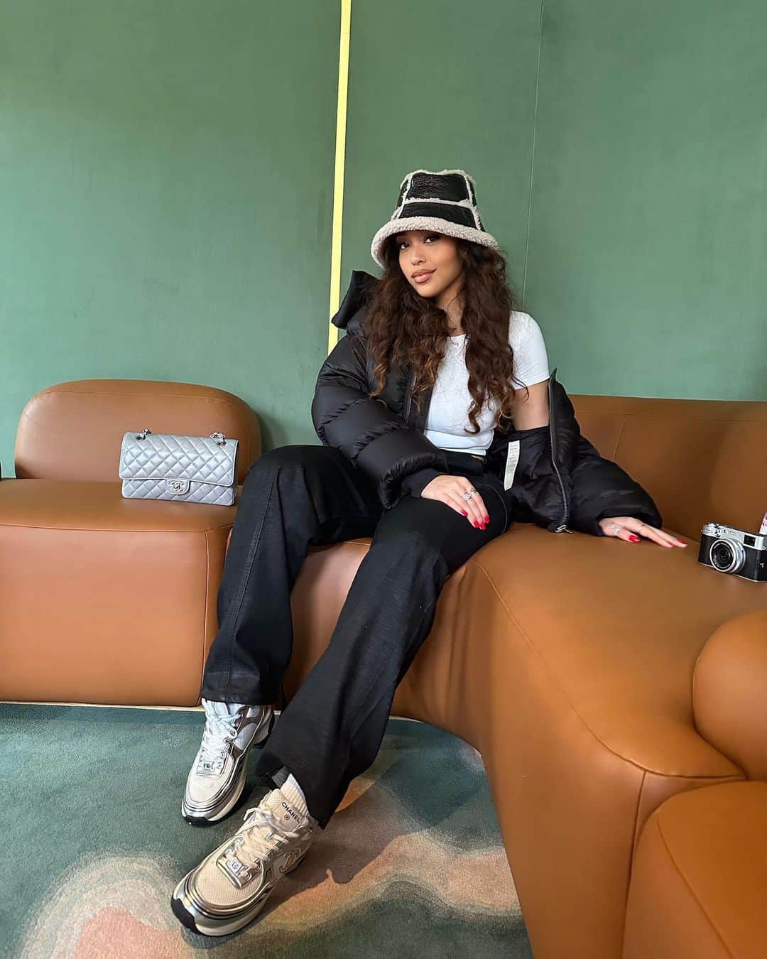 ジョーディン・ウッズのインスタグラム：「my vibe right now is just laying low, making memories, and getting inspired for my next @woodsbyjordyn drop 🥲」