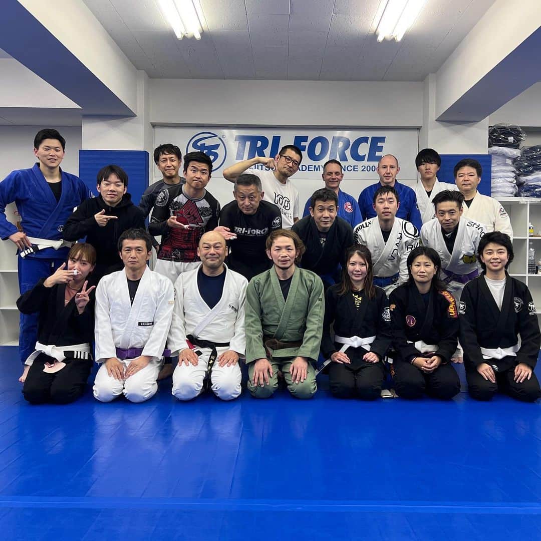 宇野薫のインスタグラム：「昨夜はトライフォース大阪へ 出稽古させていただきました！  川本代表ありがとうございました。  そして廣野さんも京都に続き大阪でも ありがとうございました😊  #柔術 #ブラジリアン柔術 #JIUJITSU #トライフォース大阪」