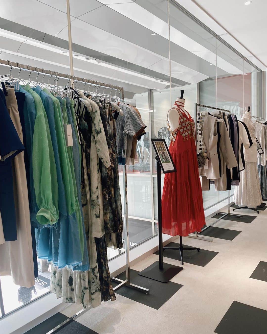 M U R R A Lのインスタグラム：「Sibuya PARCO POP-UP STORE  【DATE】 4/12(Wed.) - 4/18(Tue.)  11:00 - 21:00  ※ご入店およびお洋服の試着購入の利用にご予約は不要です。 ※タッチアップイベントの参加にはご予約が必要です。  【PLACE】 〒150-0042 東京都渋谷区宇田川町１５−１ 渋谷PARCO 2F POP UP SPACE「BRIDGE」  【展開アイテム】 ・2023 Spring / Summer Collection ・2023 Fall / Winter Collection 一部商品のご予約販売 　※サンプルサイズ・カラーのみのご用意となります。 ・napbag  4/12(Wed.) - 4/18(Tue.) 渋谷PARCOにて開催するPOP-UP STOREの期間中4/15(Sat.)-16(Sun.)週末限定でSalon de MURRALをオープンいたします。  初の出店型 Salon de MURRAL となりますので、ぜひお気軽にお立ち寄りくださいませ。 皆さまのお越しをスタッフ一同心よりお待ちしております。  @murralofficial @parco_shibuya_official」