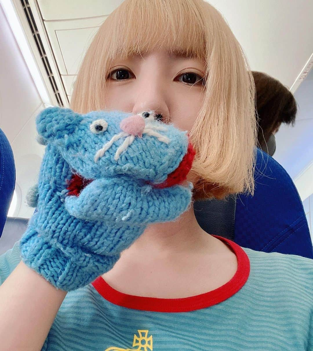 ひらさわあくびのインスタグラム：「ねじと旅に出る✈️✈️」